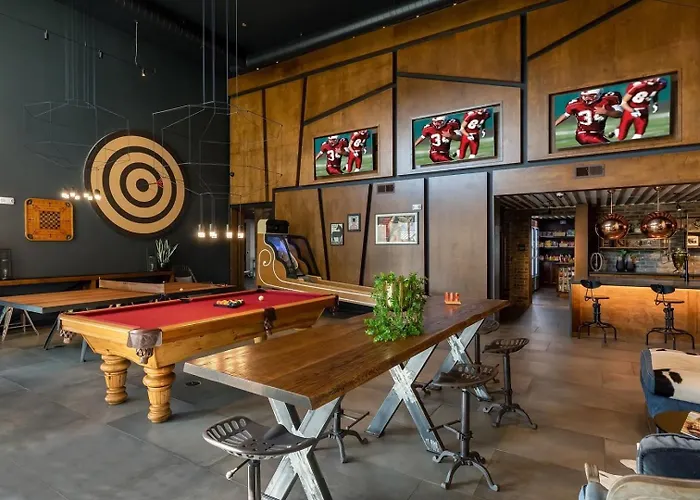 Landing Beautiful 2Bd Gym Game Room Apartment