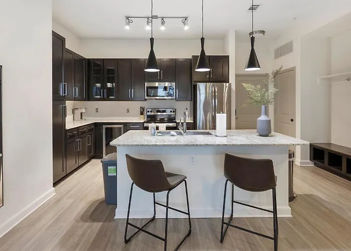 Landing Beautiful 2Bd Gym Game Room