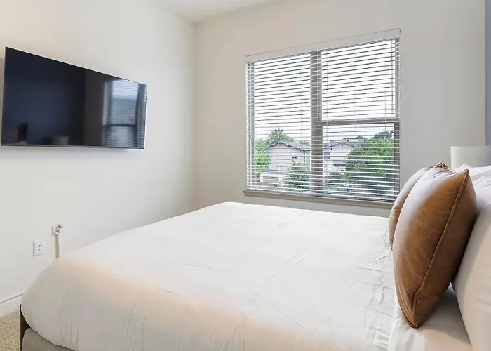 Landing Beautiful 2Bd Gym Game Room Apartment