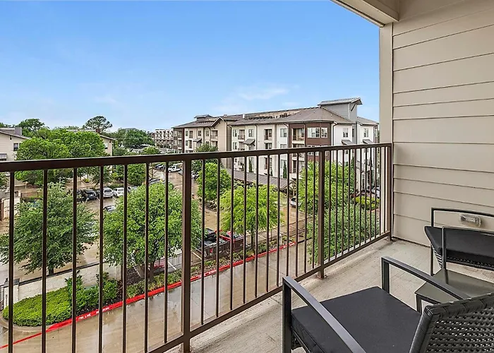 Landing Beautiful 2Bd Gym Game Room *